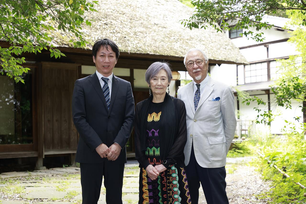 左から長浜観光協会 代表理事：前川和彦氏、白洲次郎・正子 長女：牧山桂子氏、旧白洲邸 武相荘 館長：牧山圭男氏